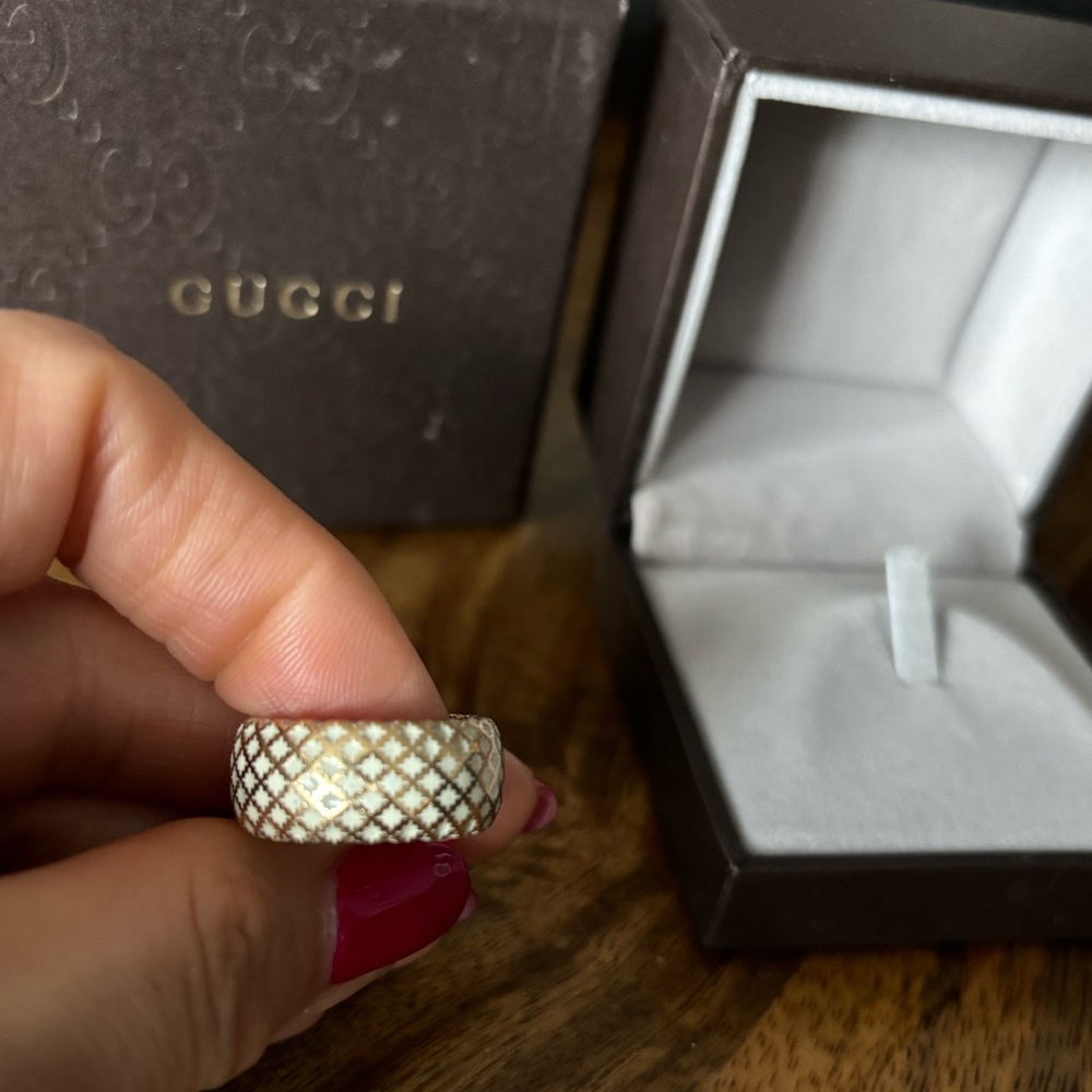 AUTHENTIC GUCCI DIAMANTISSIMA WHITE ENAMEL AND 18 KARAT YELLOW GOLD RING - Picture 15 of 15